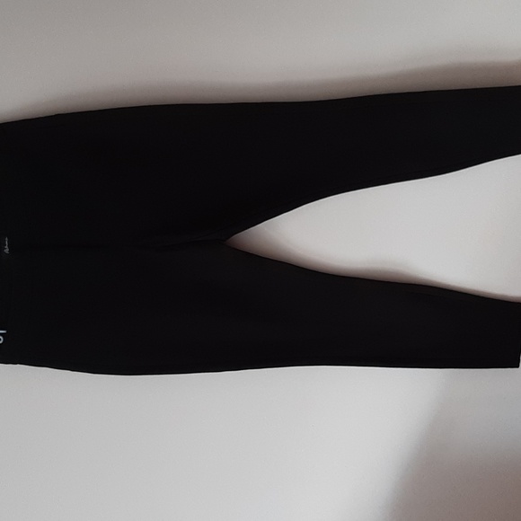 Reitmans Womens black pants. Size 12. Tapered with pockets. - Picture 3 of 13